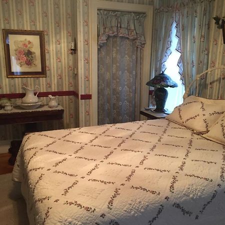 Raindrops On Roses Bed & Breakfast Herkimer Eksteriør billede